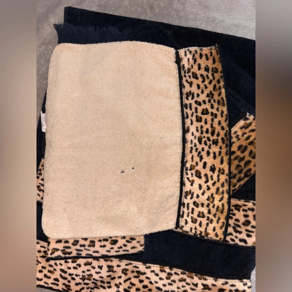Avanti Leopard bathroom set. 2 Hand Towels, 1 Fingertip towel, 1 Wash cloth